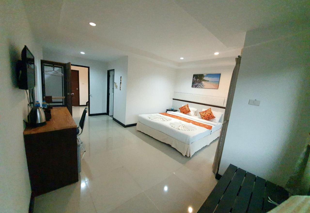 At Home Hotel Patong Exterior foto