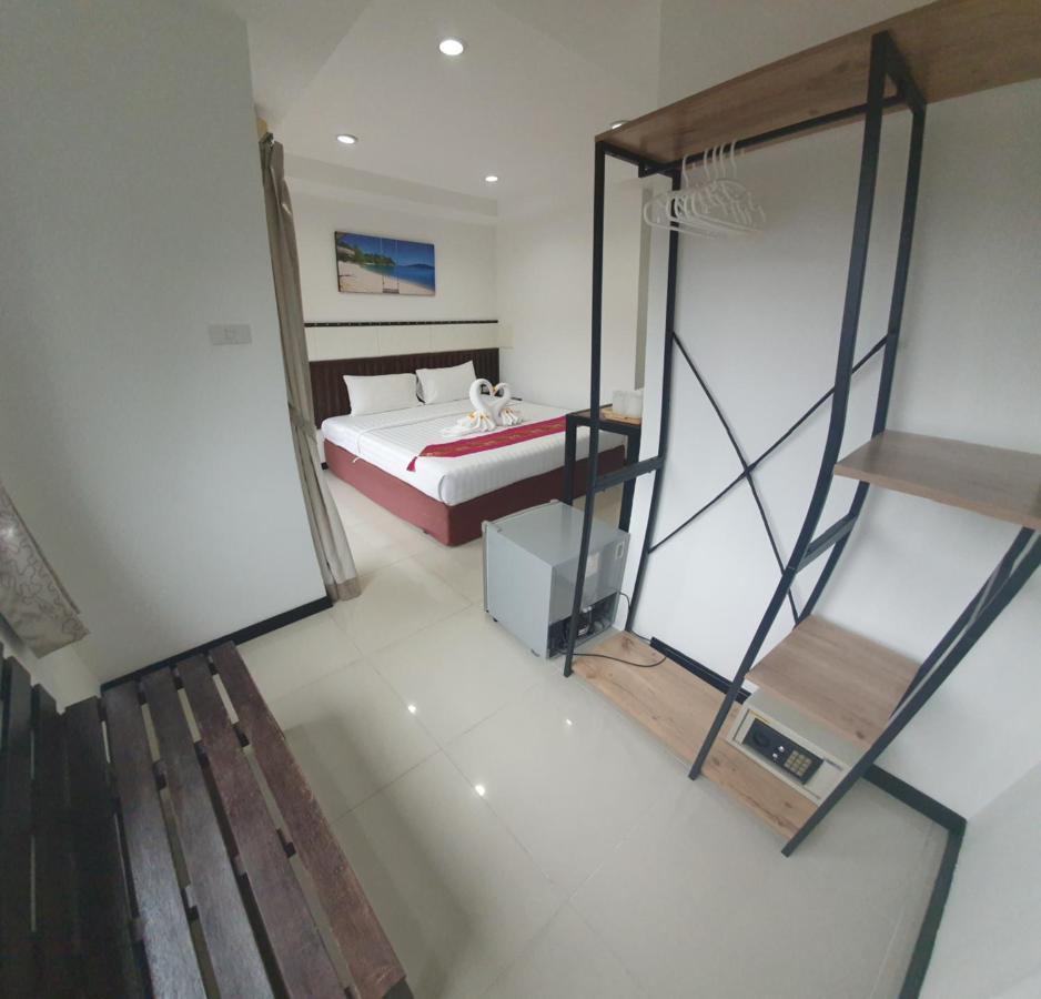 At Home Hotel Patong Exterior foto