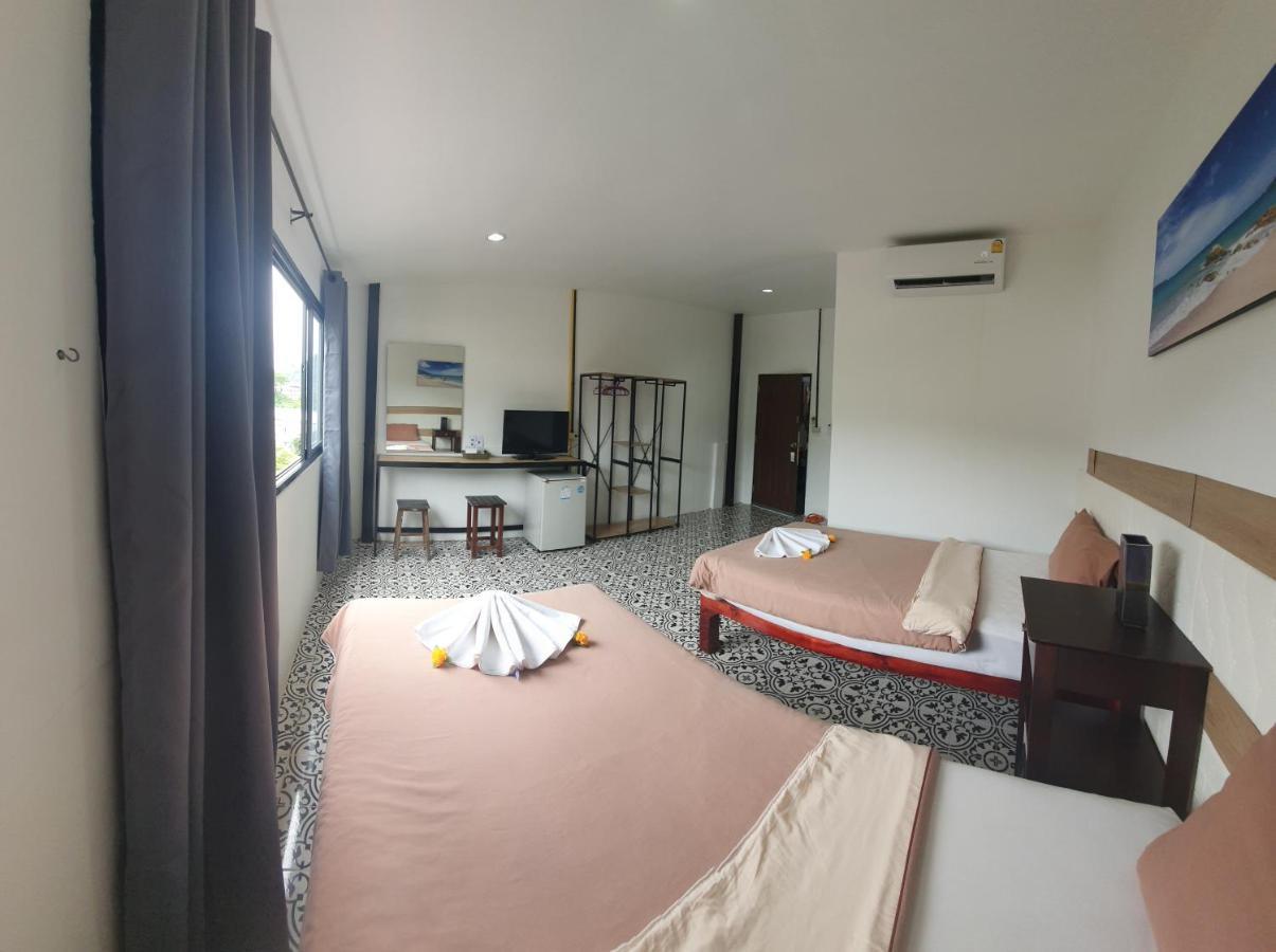 At Home Hotel Patong Exterior foto
