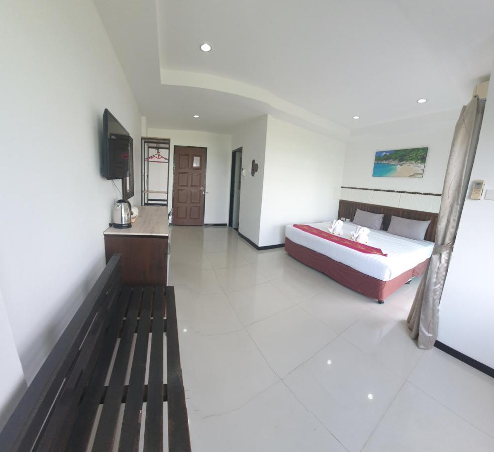 At Home Hotel Patong Exterior foto