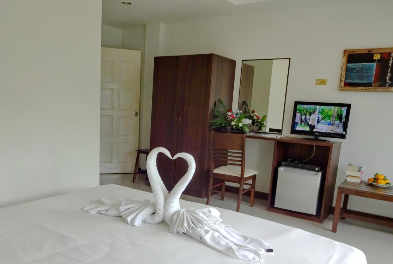 At Home Hotel Patong Exterior foto