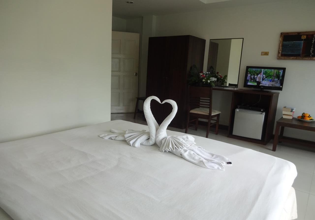 At Home Hotel Patong Exterior foto