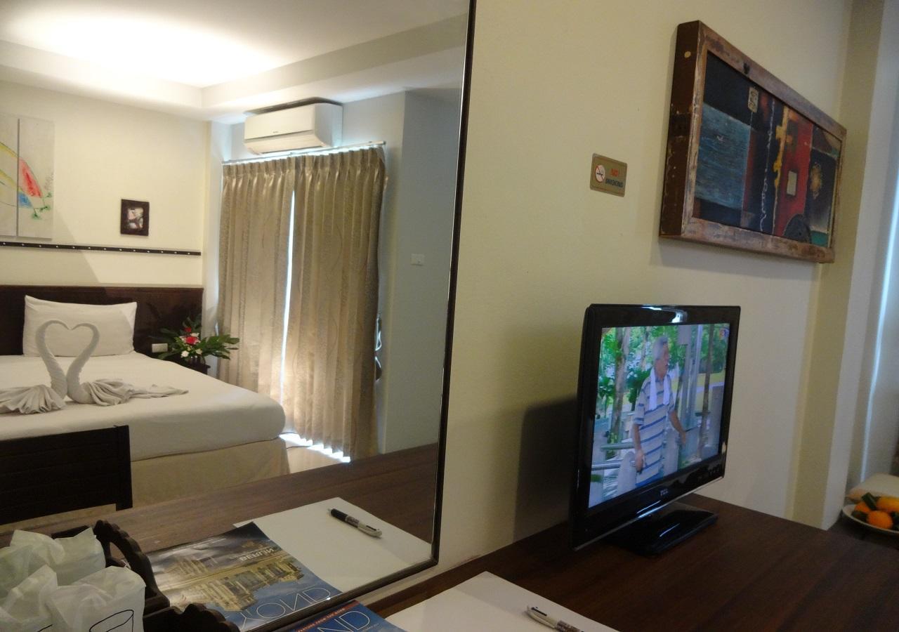 At Home Hotel Patong Exterior foto